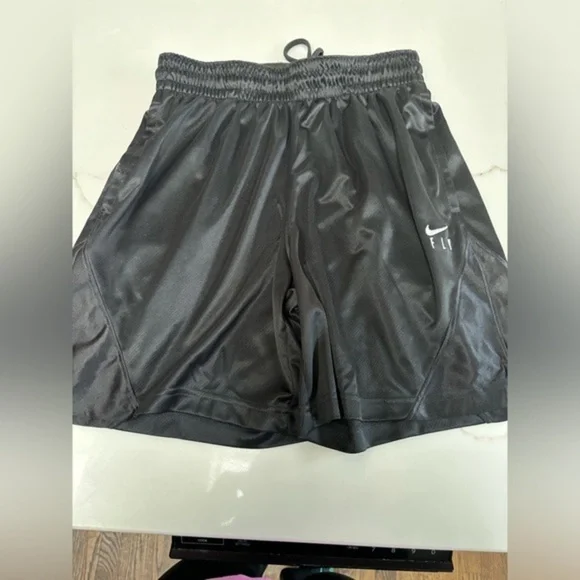 Nike fly women’s basketball shorts size small worn once - Picture 3 of 4